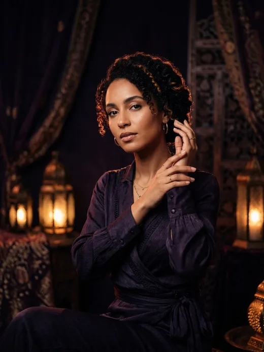 Dounia, noctambule ardente — tel rose pas cher